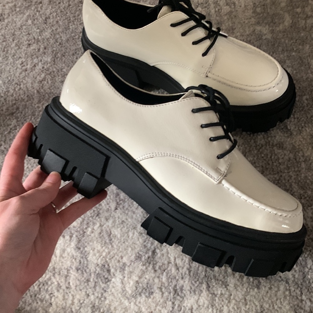 BRAND NEW ASOS WHITE Lace up Loafers 👞